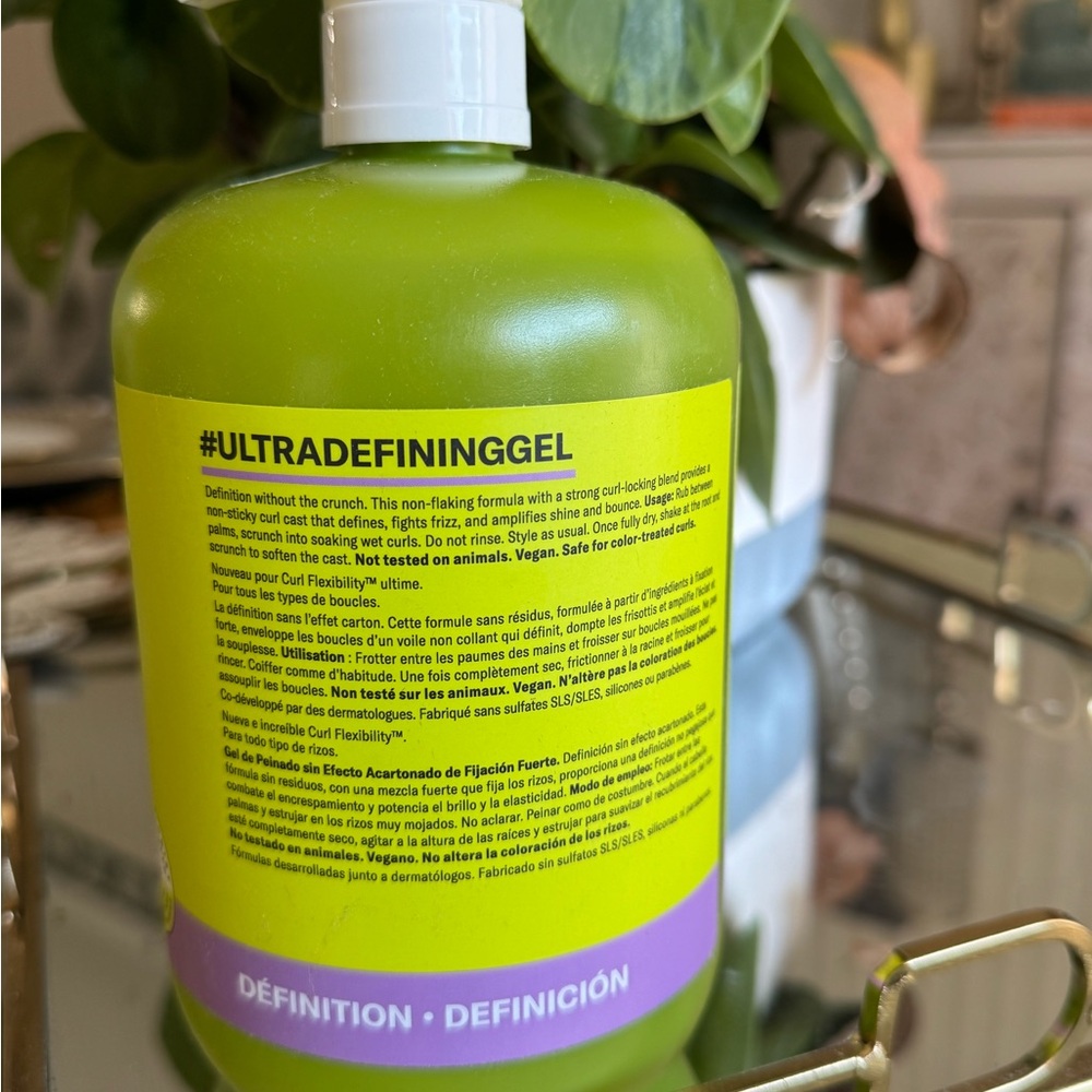 DevaCurl Ultra Defining Gel - Picture 2 of 2